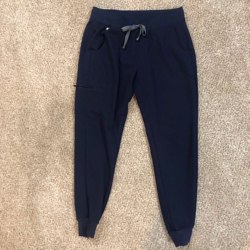 Figs Zamora Jogger scrubs // NAVY